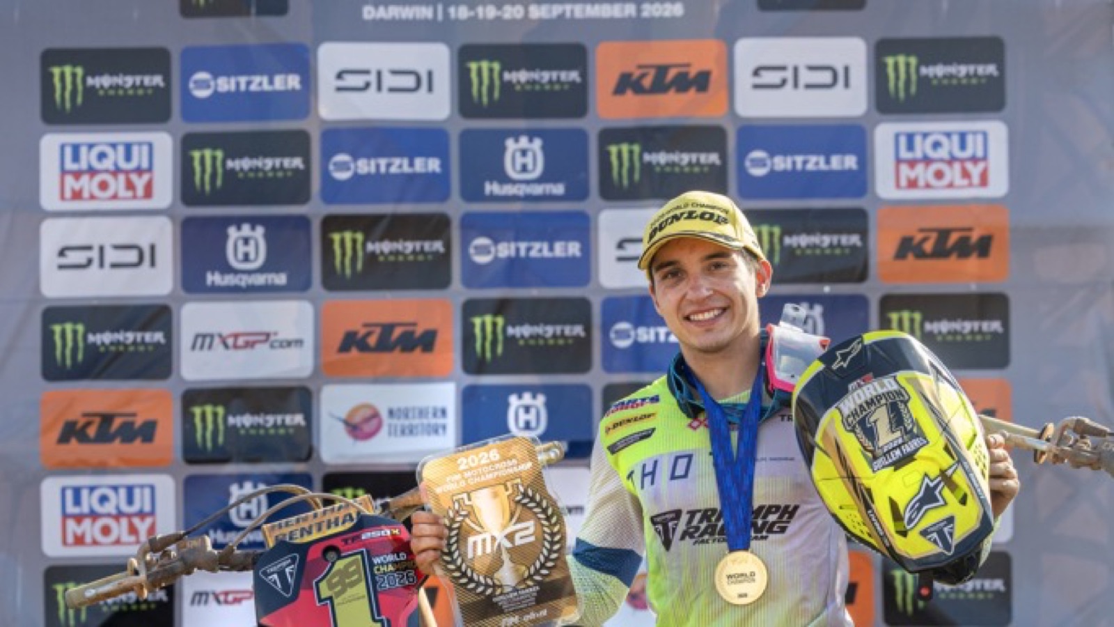 Guillem Farres s trofejou majstra sveta MX2 2026